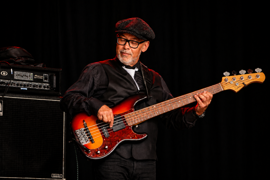 Bassplayer Dutch Ska Band